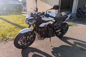 Triumph Street Triple 765 R 2023