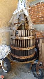 Torchio da uva Zambelli con martinetto idraulico