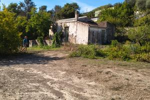 Abitazione e terreno