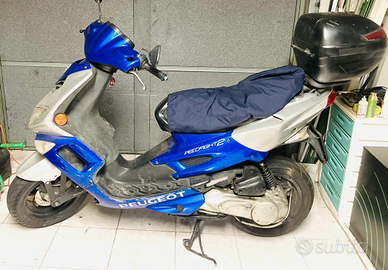 Vedo scuter peugeot 50
