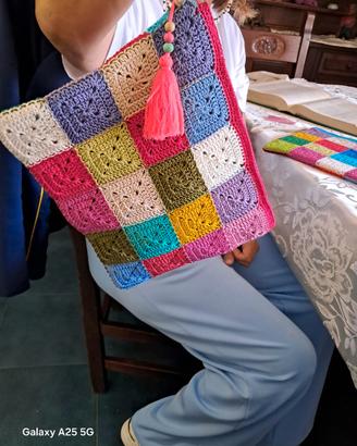 borsa artigianale fatta ad uncinetto multicolor!