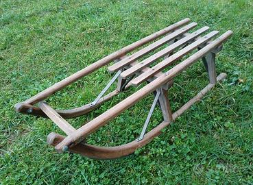 Slitta antica per bambini in legno