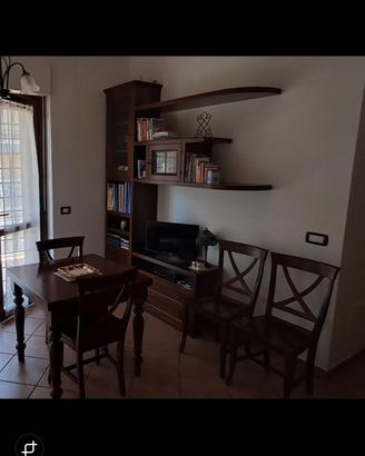 Parete attrezzata, tavolo, divano letto 