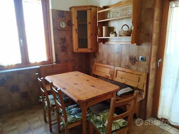 Cucina in legno di pino massello 