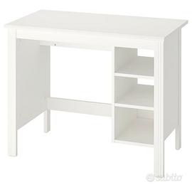 Scrivania bianca IKEA, usata pochissimo