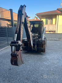 Bobcat 645 con braccio escavatore
