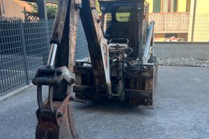 Bobcat 645 con braccio escavatore