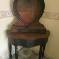 Pettiniera di legno a forma di cuore