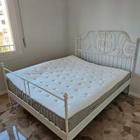 Struttura letto Ikea in ferro battuto bianco