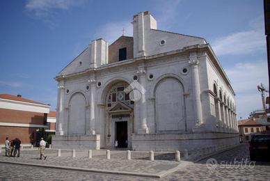 NEGOZIO A RIMINI