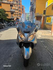 Suzuki Burgman 650   anno 2011 grigio con cambio r