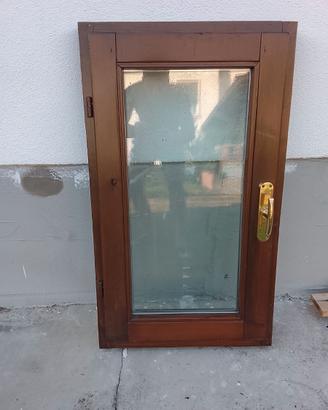 FINESTRA IN LEGNO