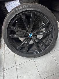 cerchi fucinati neri Pirelli 20" con 4 gomme