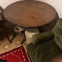 Tavolo in noce rotondo
