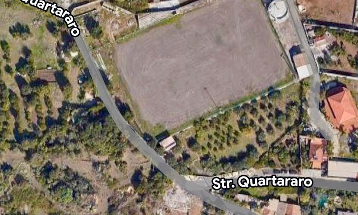 Terreno con impianto sportivo