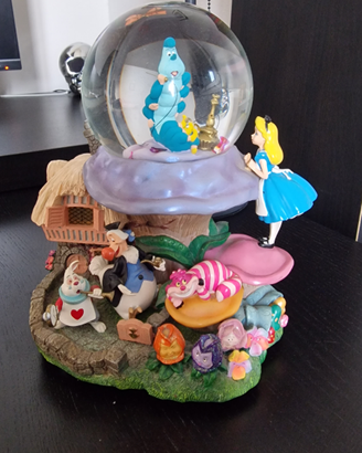 Alice in wonderland Carillon snowball