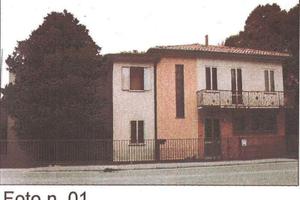 Terreno edificabile con villa