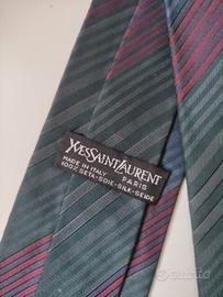 Cravatta Yves Saint Laurent in pura seta
