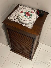 Mobile porta medicine con serrandina