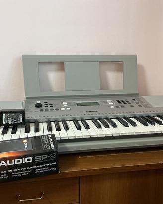 Yamaha YPT-360+pedale sustain M-Audio+alimentatore