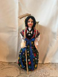 Bambola vintage da collezione costume tradizionale