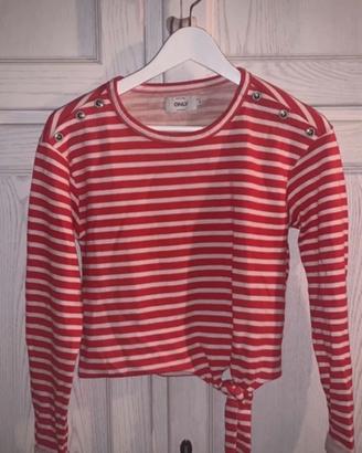 maglia a righe rosse e bianche