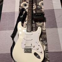 Squier Bullet Strat con tracolla Fender e mini amp