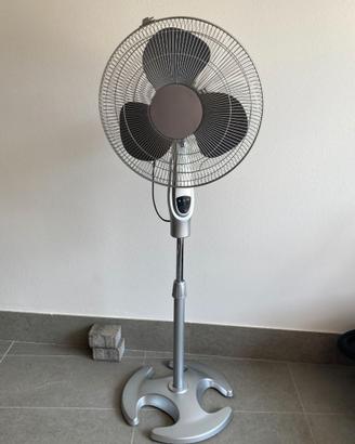 Ventilatore a piantana funzionante