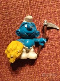 puffo contadino con falce e fieno