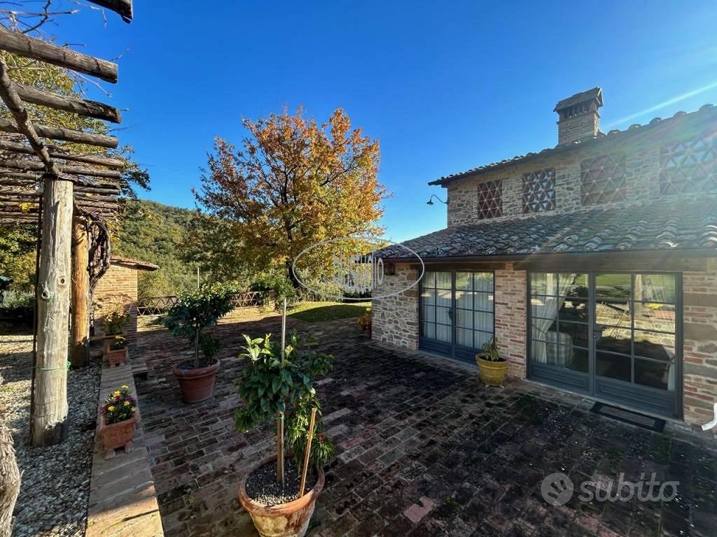 Rustico / Casale di 511 m² con più di 5 locali e b - Vista 4