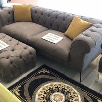 Divano tre posti Chester moderno nuovo con Pouf