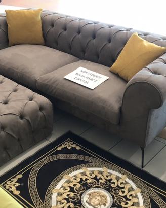 Divano tre posti Chester moderno nuovo con Pouf