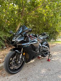 Yamaha r1