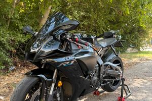 Yamaha r1