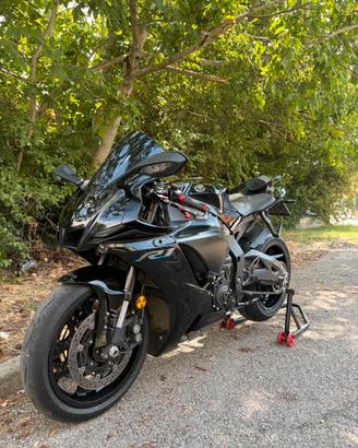 Yamaha r1