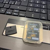 Scheda memoria XD  due pezzi 2 GB e una da 64 mb