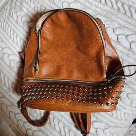 Zainetto Donna in Ecopelle Marrone con Borchie