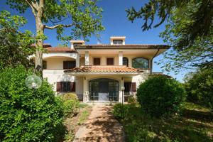 Villa di 400 m² con più di 5 locali a Campagnano d