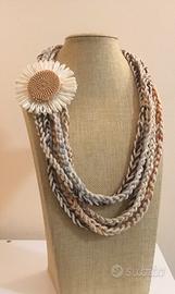 Sciarpa collana in cotone con girasole