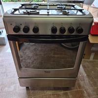 Cucina a gas e forno elettrico
