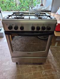 Cucina a gas e forno elettrico