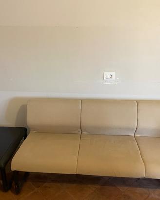 Divani e tavoli per sala d’attesa