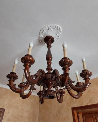 Lampadario in legno antico
