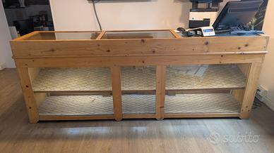 Mobile in legno massello con illuminazone