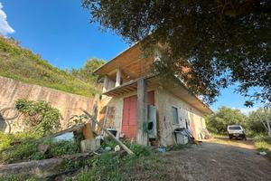 Terreno e rustico in Torre Orsaia