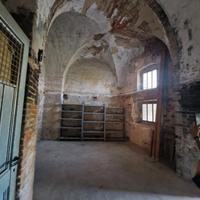 Porzione di palazzo storico con terreno