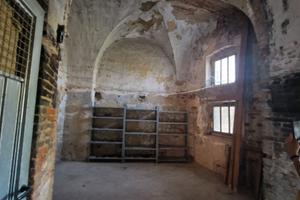 Porzione di palazzo storico con terreno