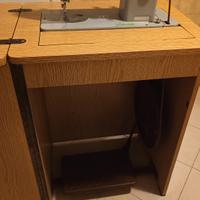 macchina cucire Necchi con mobile