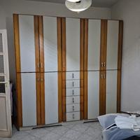 Armadio in legno massello come nuovo