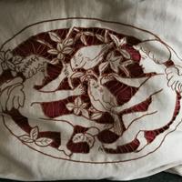 cuscino ricamato a mano